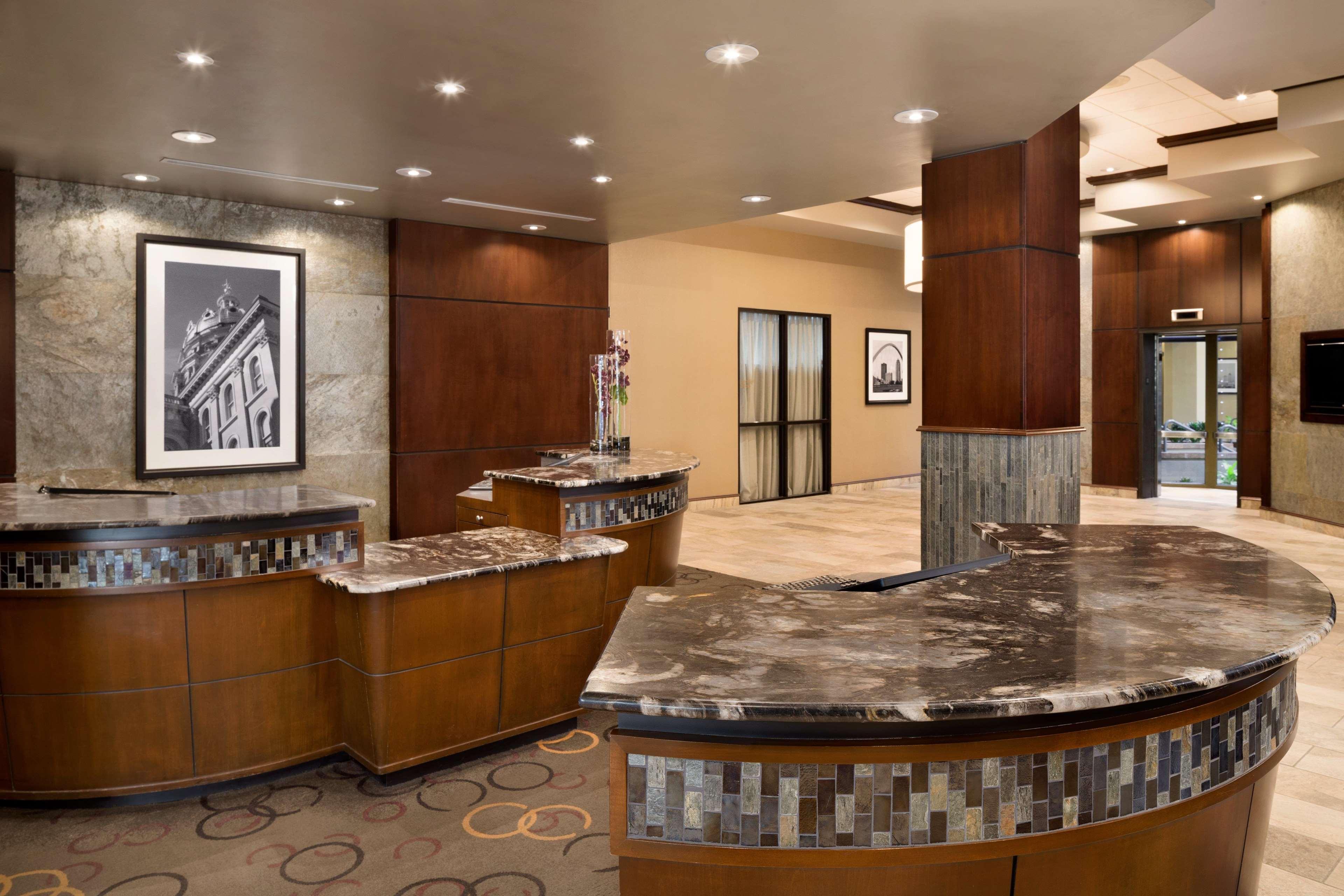 Embassy Suites Des Moines Downtown Exteriör bild