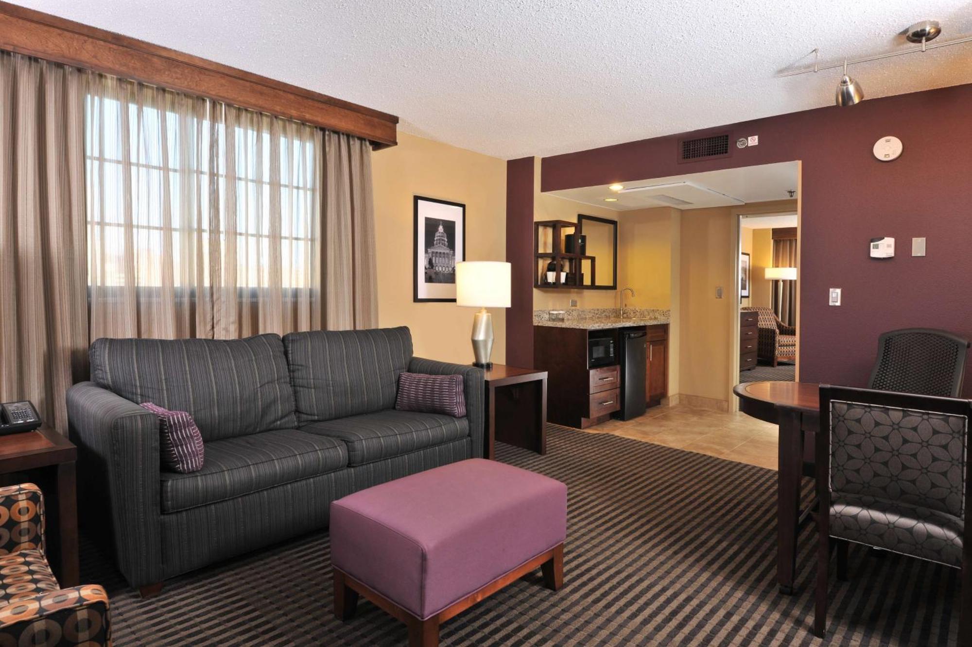 Embassy Suites Des Moines Downtown Exteriör bild