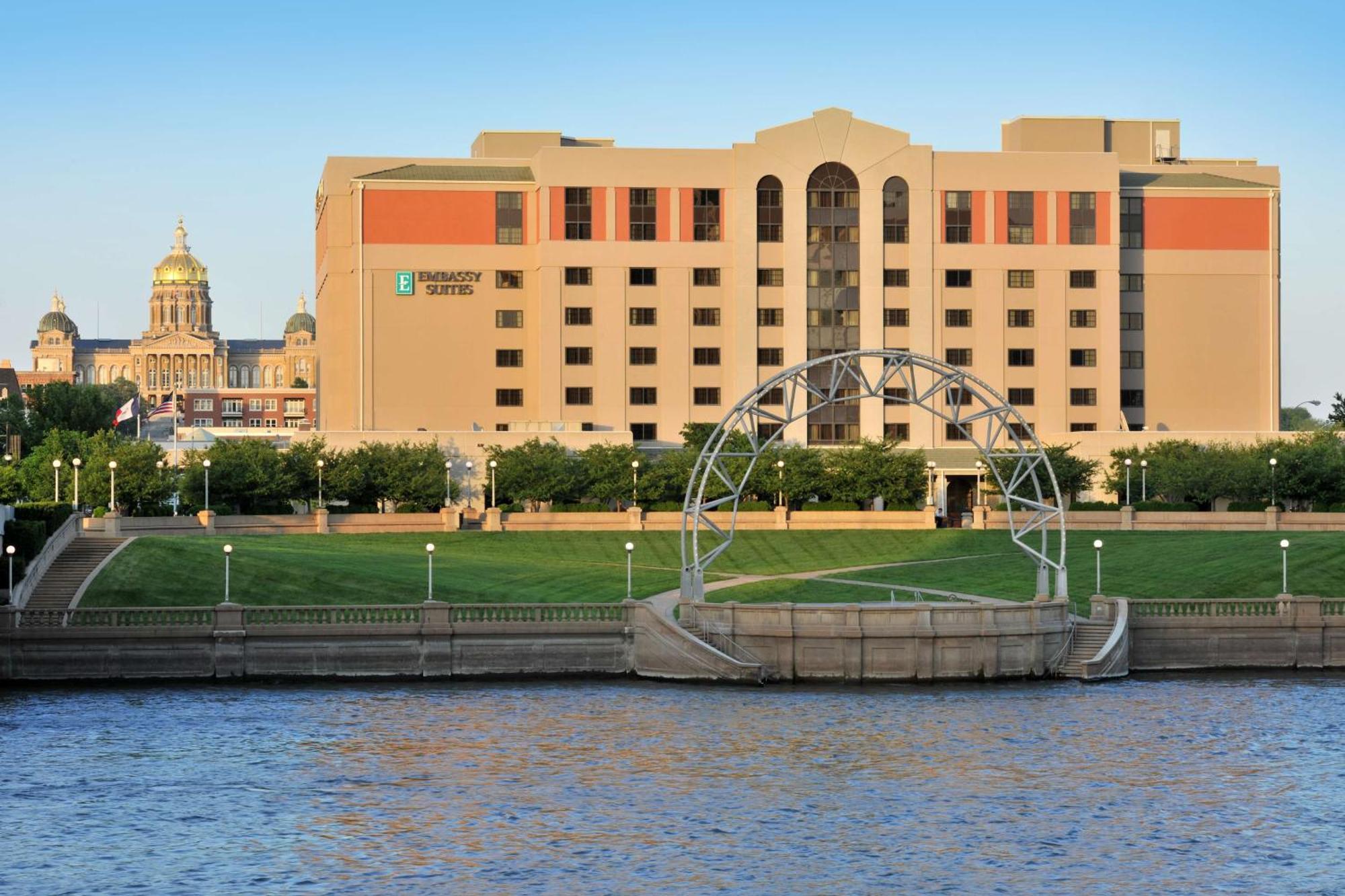 Embassy Suites Des Moines Downtown Exteriör bild