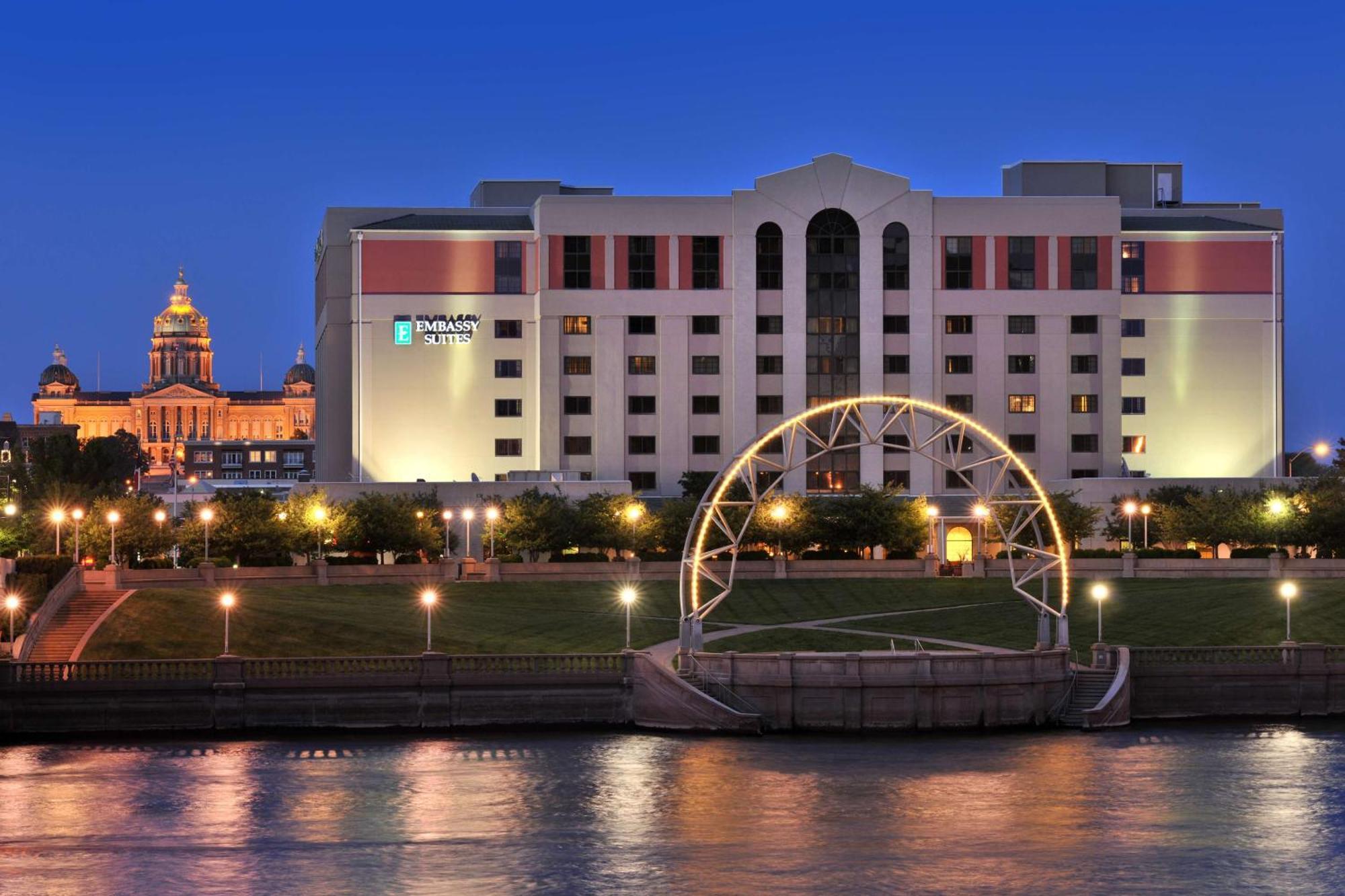 Embassy Suites Des Moines Downtown Exteriör bild