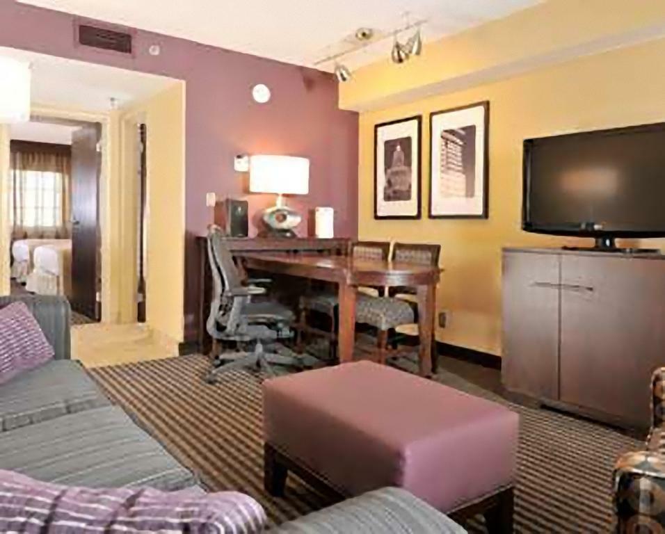 Embassy Suites Des Moines Downtown Exteriör bild